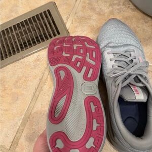 Brooks Women's Gray and Pink Athletic Running Shoes